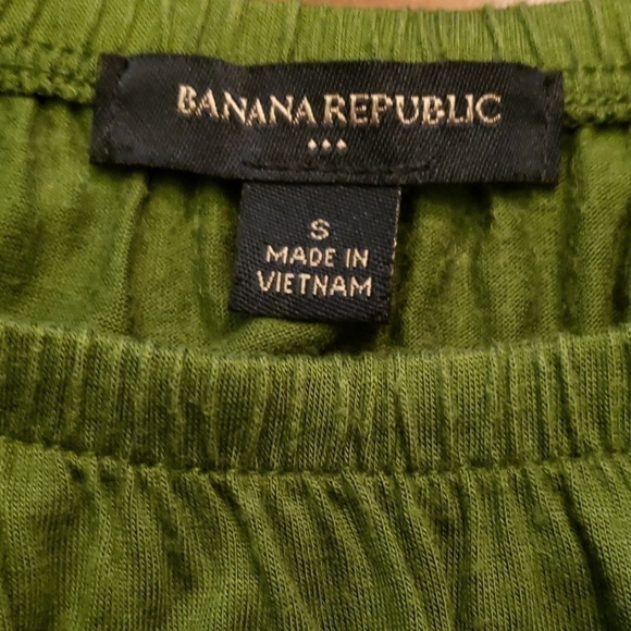 BANANA Republic Top Flutter Sleeve Dr Green Small - Picture 2 of 8
